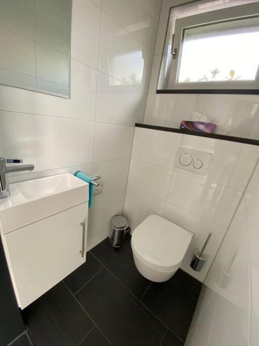 Apartment Modernes Im Wunderschoenen Garten Mit Pool *