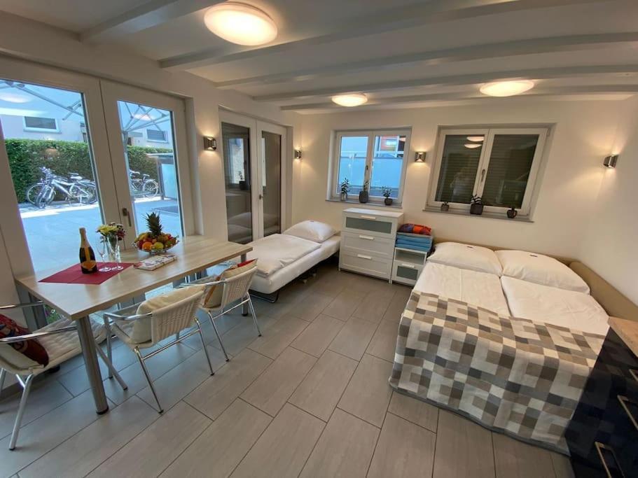 Modernes Im Wunderschoenen Garten Mit Pool Apartment *