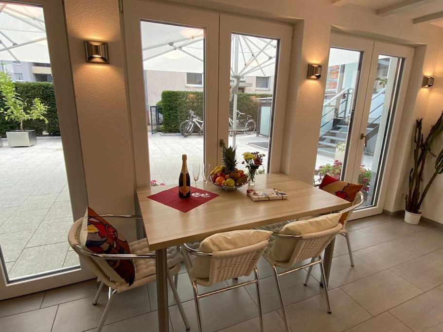 Apartment Modernes Im Wunderschoenen Garten Mit Pool FDH